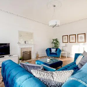 Heart Of Centre 3 Bed Georgian Apartment Edinburgh